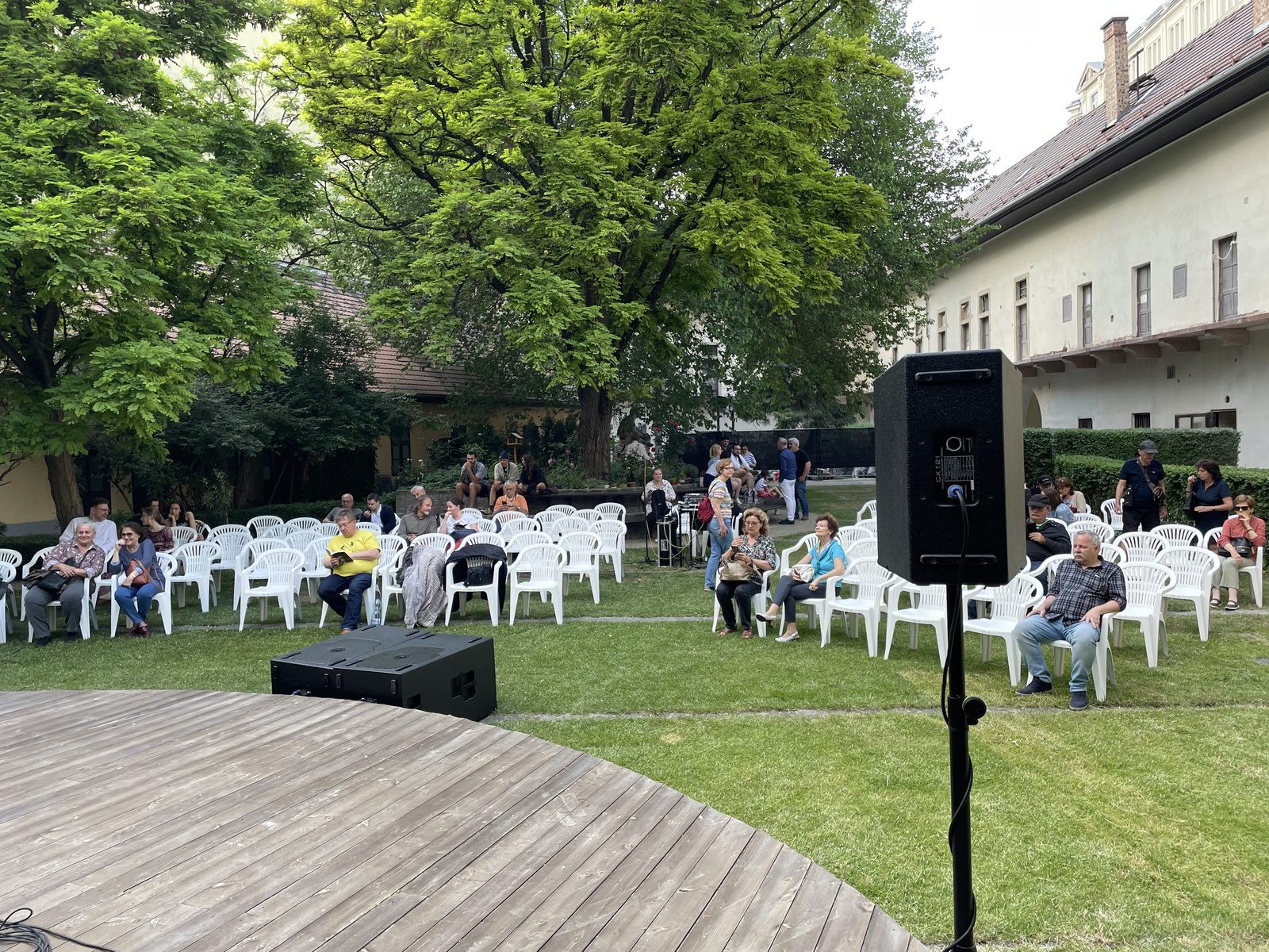 Belvárosi jazz udvar — szabadtéri PA-felállás a Református Zenei Fesztiválon