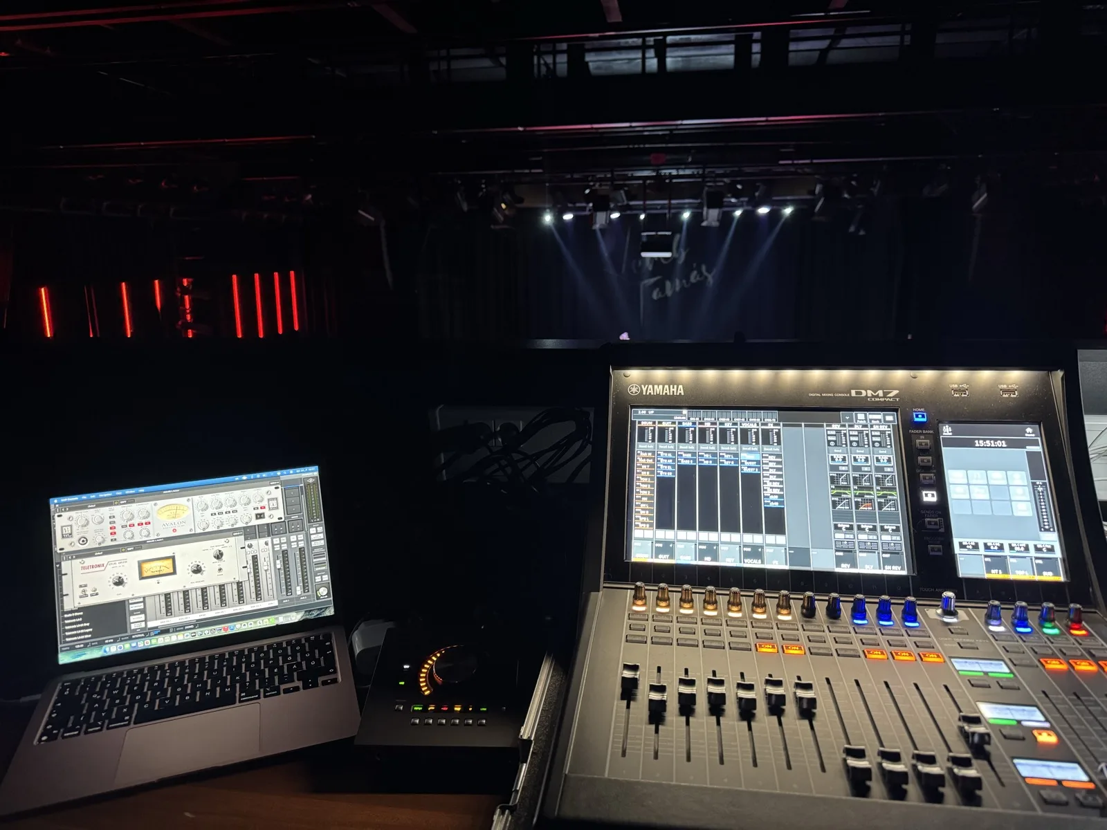 Yamaha DM7C FOH digital console — „Szívem lelkem" tour FOH position